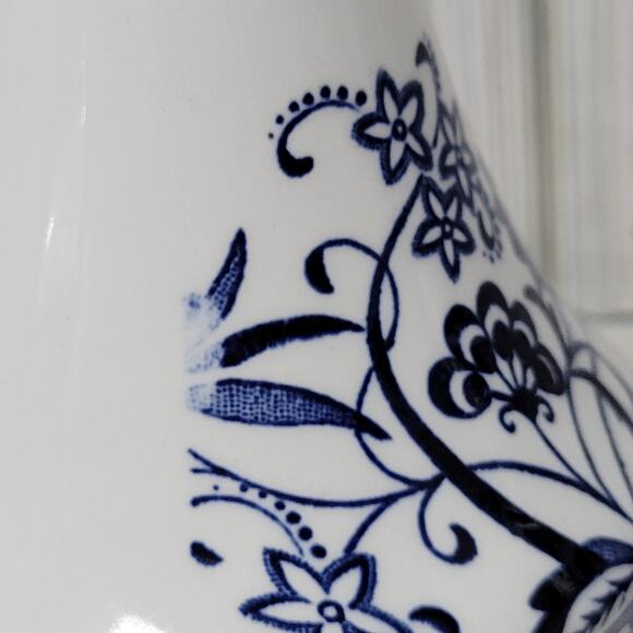 Vintage J&K Meakin Blue Onion Salt & Pepper Shaker Set 5.25" Nordic England MCM - Picture 3 of 12